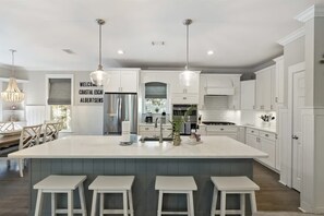Fridge, microwave, oven, stovetop - Grove by the Sea- Bikes & Golf Cart- 2 Pools (Santa Rosa Beach)