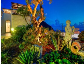 Room, 1 Bedroom, Balcony, Garden View | Property grounds