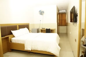 Deluxe Room | 1 bedroom, desk, laptop workspace, free WiFi