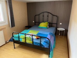 1 quarto, Wi-Fi de cortesia, roupa de cama