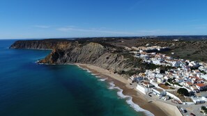 Nær stranden og strandhåndklær