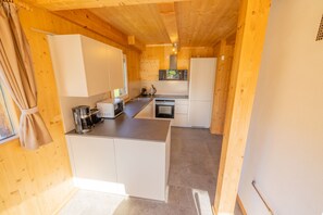 Fridge, oven, dishwasher, coffee/tea maker