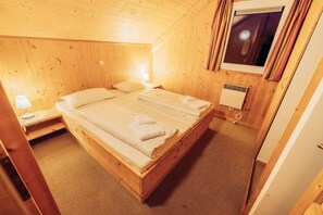 4 bedrooms, free WiFi, bed sheets