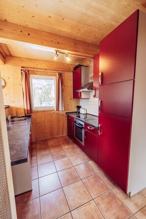 Fridge, oven, dishwasher, coffee/tea maker