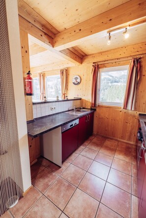 Fridge, oven, dishwasher, coffee/tea maker