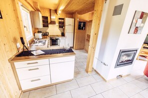 Kühlschrank, Mikrowelle, Ofen, Geschirrspüler