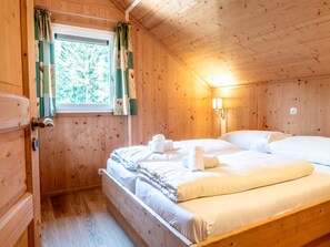 4 bedrooms, free WiFi, bed sheets