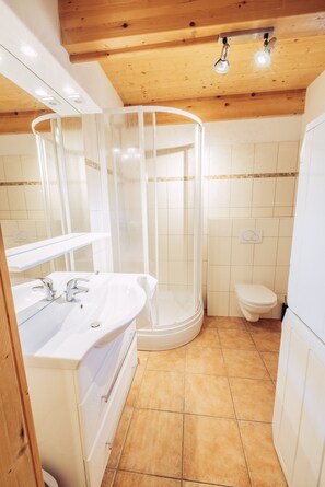 Shower, towels