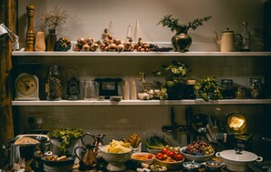 Dell Lodge | Private kitchen | Full-size fridge, oven, stovetop, dishwasher