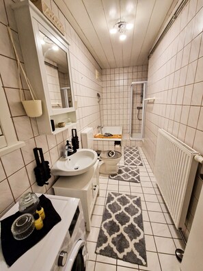 Douche, serviettes fournies