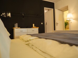 Free WiFi, bed sheets