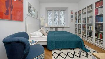 2 bedrooms, desk, iron/ironing board, WiFi