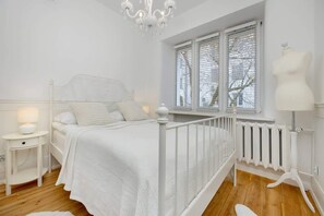 2 bedrooms, iron/ironing board, WiFi, bed sheets