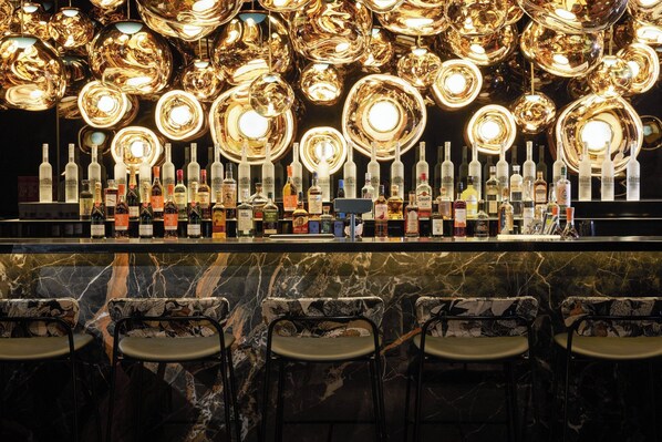 Bar (trong khuôn viên)