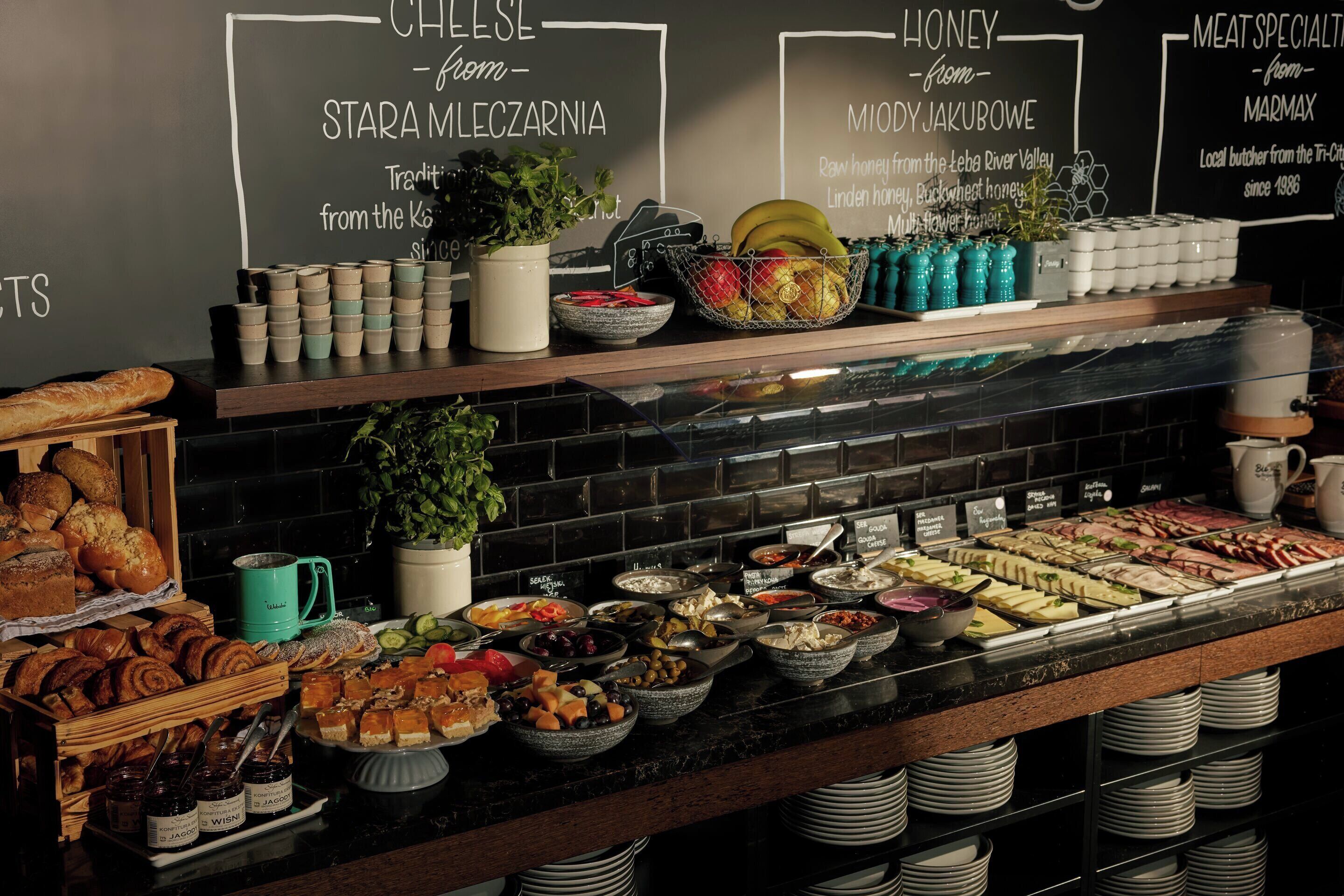 Desayuno buffet diario (PLN 75 por persona)