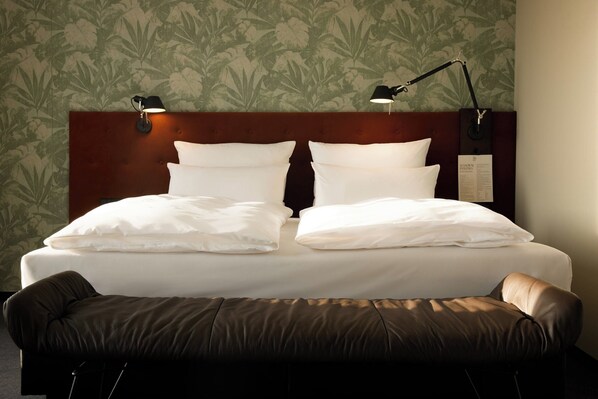 Hypo-allergenic bedding, free WiFi, bed sheets