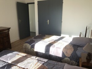 2 chambres, fer et planche à repasser, Wi-Fi, draps fournis