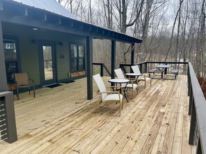 Outdoor dining - The Great Escape at The Retreat at Sunset Bluff (Monteagle)