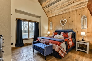 2 bedrooms, iron/ironing board, free WiFi, bed sheets - French Kisses - This new, pet-friendly cabin offers a hot tub, fire table, and nearby hiking for an unforgettable getaway (Ellijay)