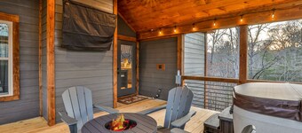 French Kisses - This new, pet-friendly cabin offers a hot tub, fire table, and nearby hiking for an unforgettable getaway