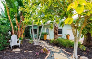 Property grounds - 791 Sunset Cottage · NEW Heated Pool/Spa (Naples)