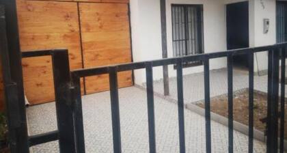 Casa 3 d /2 B zona 4 esquina