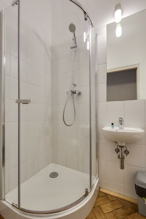 Shower, free toiletries, hair dryer, towels - Apartamenty Mickiewicza  (Katowice)