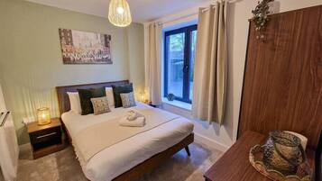 1 bedroom, iron/ironing board, travel cot, WiFi