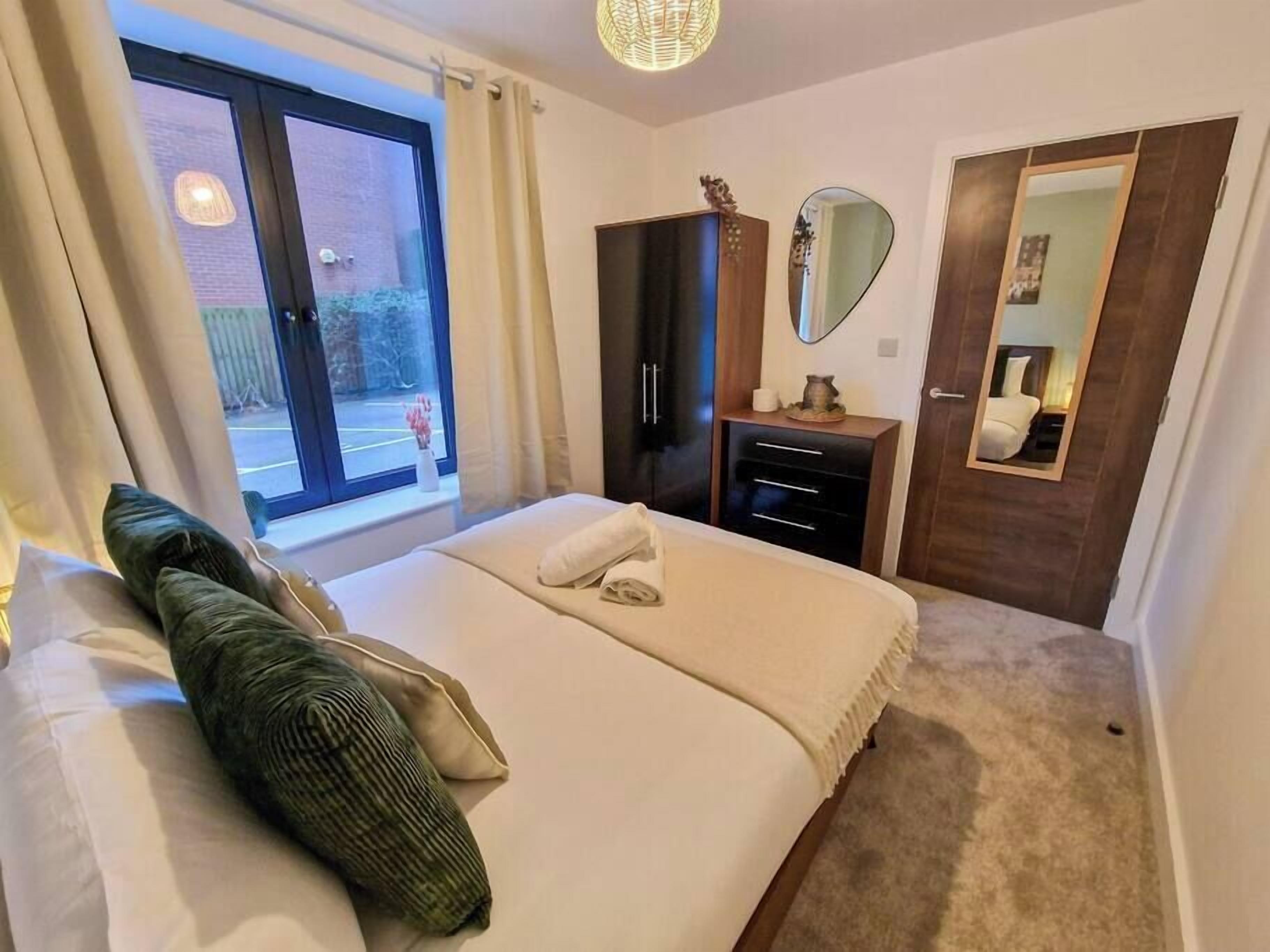 1 bedroom, iron/ironing board, travel crib, WiFi