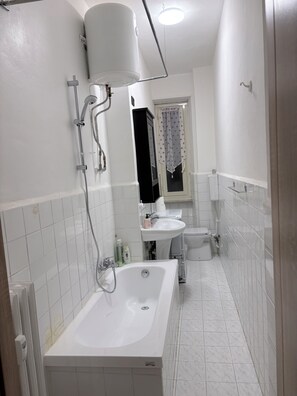 Hair dryer, towels, soap, shampoo - ApartUry at TorinoMetroStop (Torino)