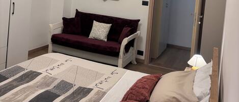 1 غرفة نوم ومكواة/لوح كي وواي فاي مجانًا وملاءات أسرّة