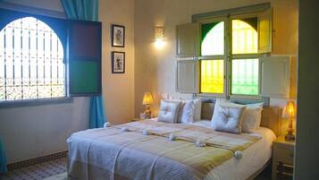 Comfort Double Room | Desk