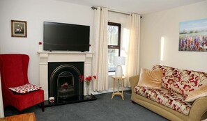 Living area - 3 Bed Farmhouse - Sleeps 6 - Wifi - Parking (Strabane)