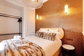 2 bedrooms, iron/ironing board, travel cot, WiFi - A Refined 2-BR apartment in La Madeleine- Opéra (Paris)