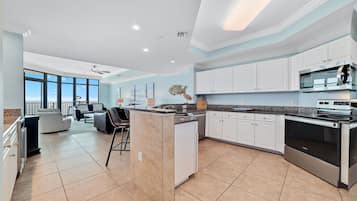 Fridge, microwave, stovetop, dishwasher