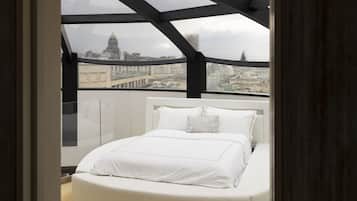 3 bedrooms, Egyptian cotton sheets, premium bedding, pillow-top beds