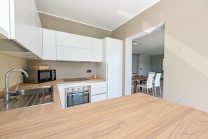 Fridge, microwave, oven, stovetop
