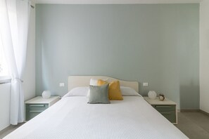 Iron/ironing board, free WiFi, bed sheets - Limone by Garda FeWo (Tignale)