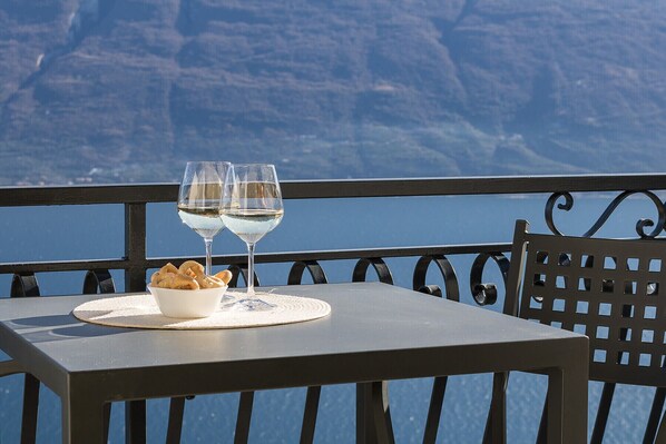 Outdoor dining - Limone by Garda FeWo (Tignale)