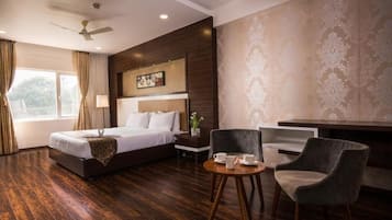 Premier Room | 1 bedroom, in-room safe, iron/ironing board, free WiFi