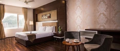 Premier Room | 1 bedroom, in-room safe, iron/ironing board, free WiFi