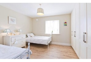 Standard-Dreibettzimmer | Kapsel