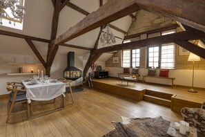 Apartament prèmium | Sala d'estar | Llar de foc 