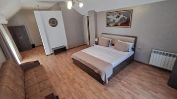 Family Room | 1 bedroom, free WiFi