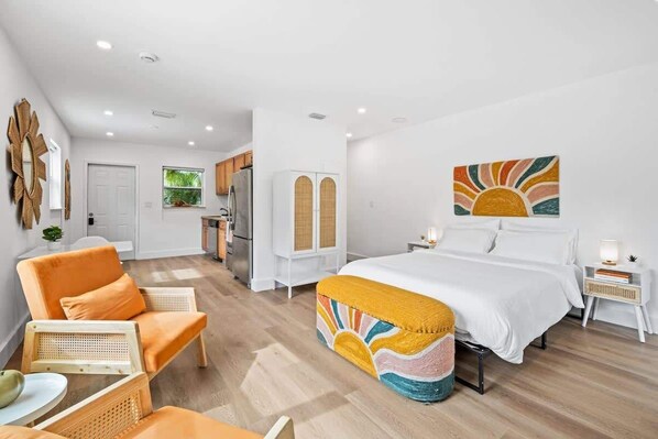 Iron/ironing board, WiFi - Sunrise Studio-Bright 1 Bed 1 Bath (Fort Lauderdale)