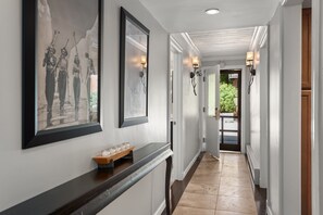 Condo, 2 Bedrooms | Interior