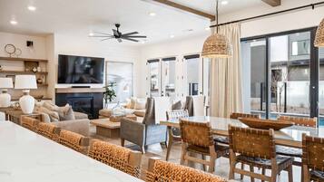 House, 6 Bedrooms | Living area | Smart TV