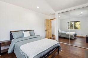 Huisje, 3 slaapkamers | 3 slaapkamers, een bureau, een laptopwerkplek, gratis wifi