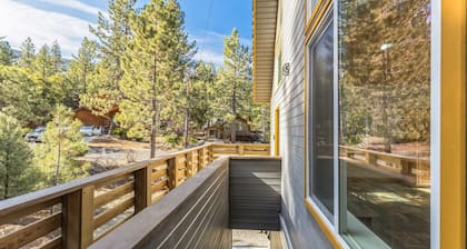 Tranquil Pine Mountain Retreat 3 Bedroom Cabin by RedAwning