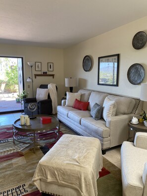 House, 2 Bedrooms | Living area
